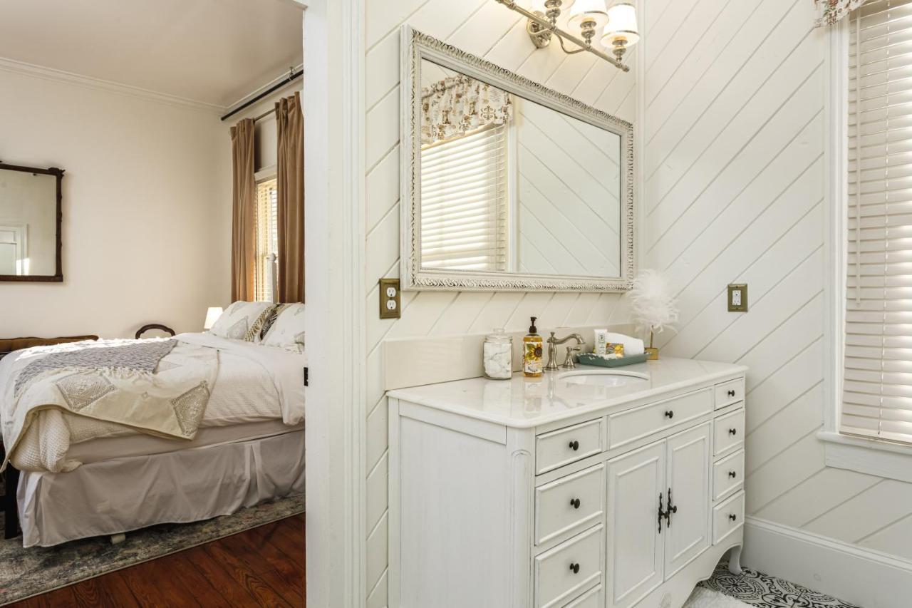 Celestine Bed And Breakfast Пенсакола Екстериор снимка
